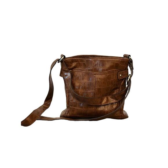Bueno Handbags - Bueno Faux Alligator Skin Magnetic Clip Bag